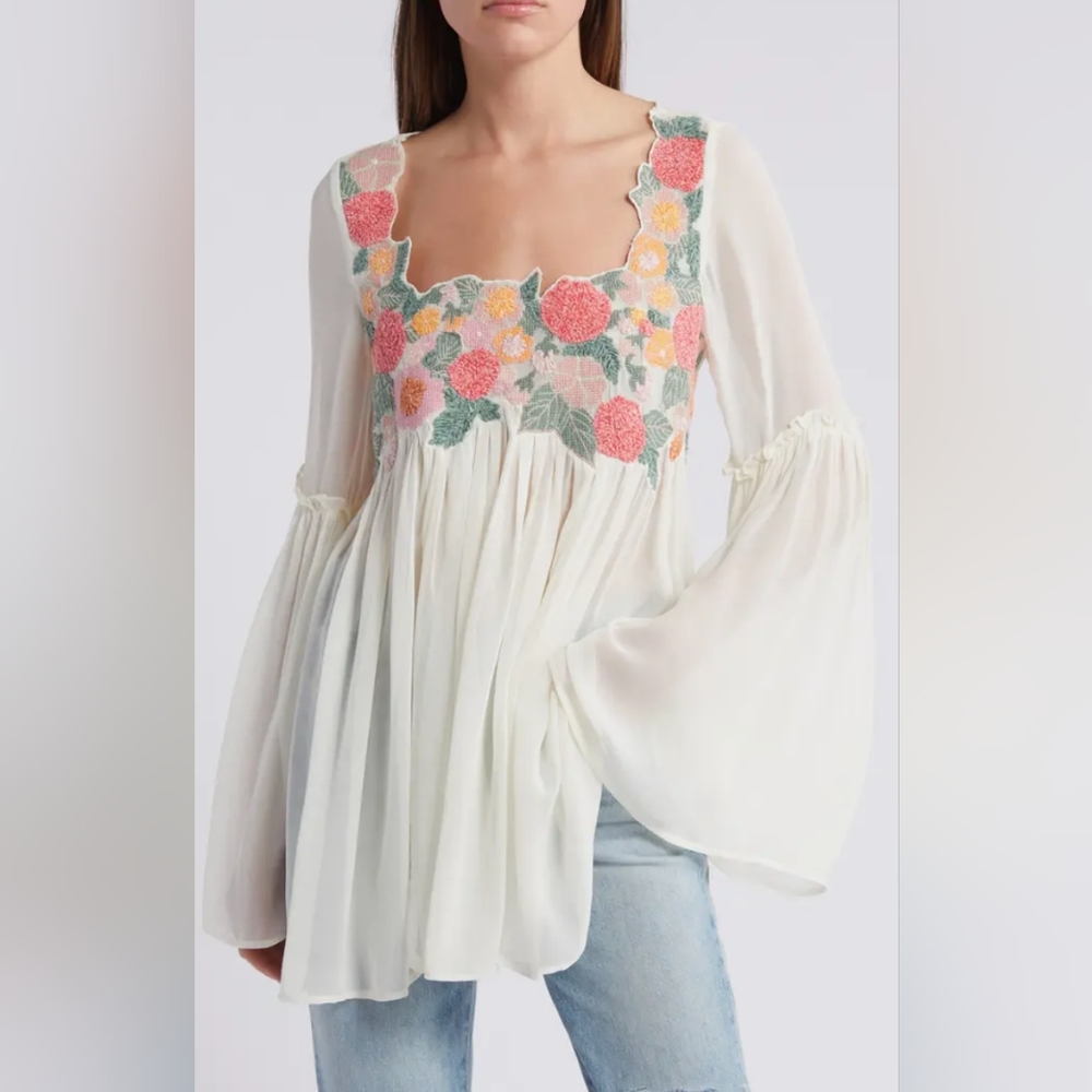 Free People Madeline Bell Sleeve.Absolutely beautiful.